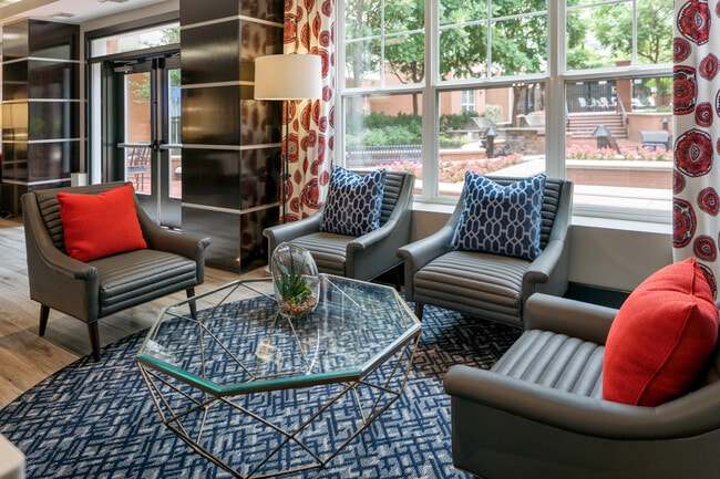 800 Carlyle