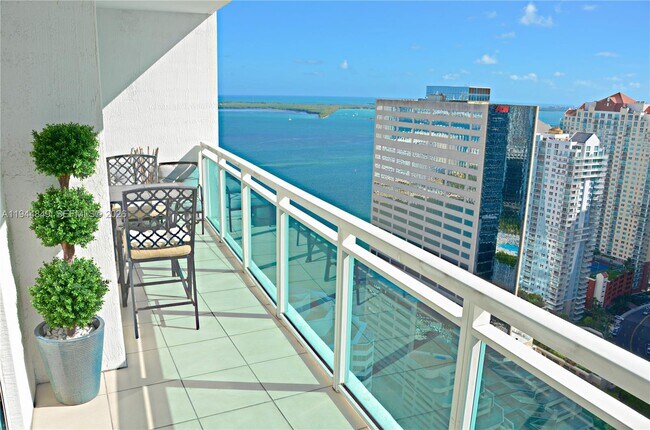 Photo - 950 Brickell Bay Dr Unidad 3705