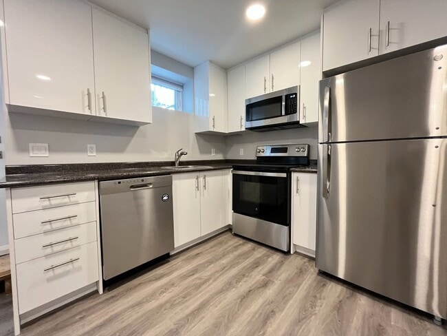 Building Photo - B-146 Bartlett Avenue Toronto Ontario M6H 3G1