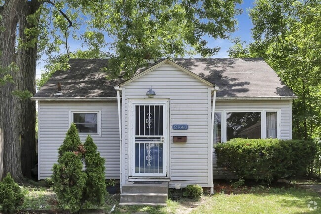 Building Photo - 2940 Hiawatha St Rental