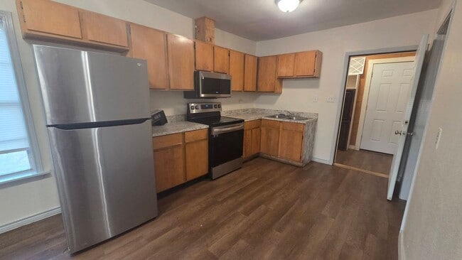 Photo - 305 E Nettie Ave