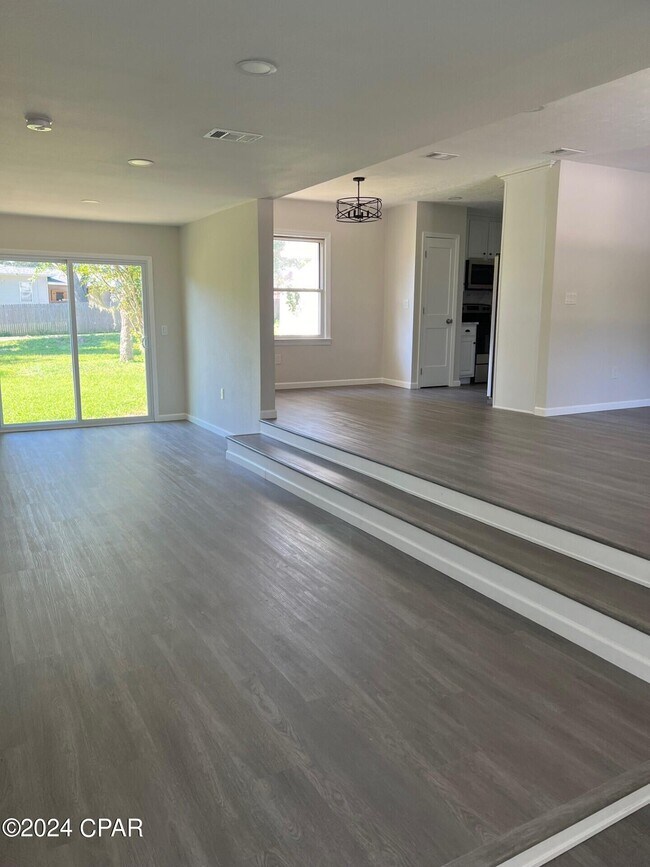 Photo - 1704 Cherry St