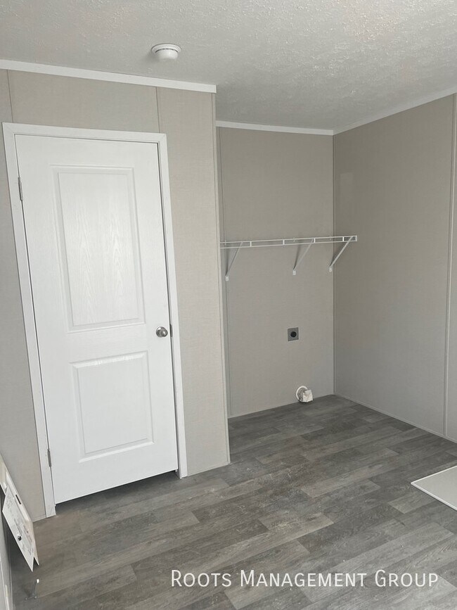 Home Available to Lease Apply Today! Rental For Rent in Bloomington