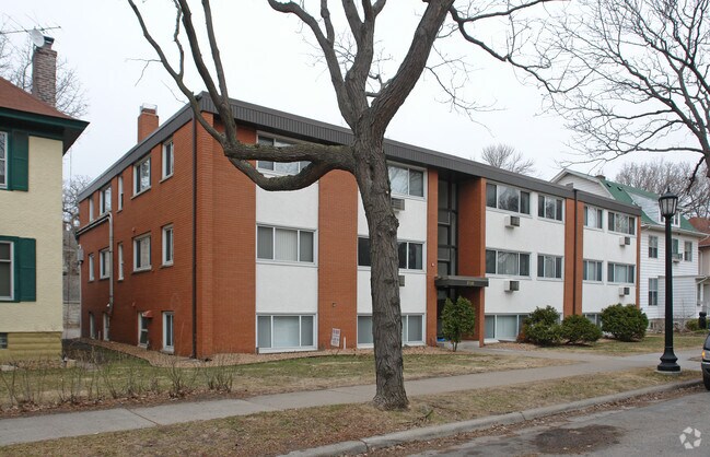 Photo - 2832 Humboldt Ave S