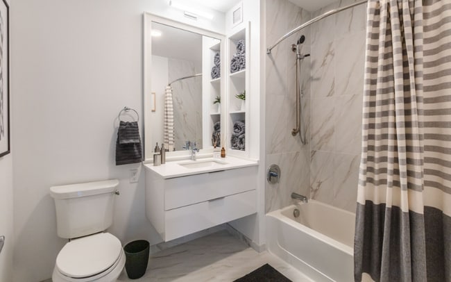 Photo - 2359 N Lincoln Ave