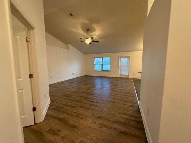 Photo - Gulf Breeze - Bay Ridge Park - 4 bedroom, 2 bathroom w/ lawn care included