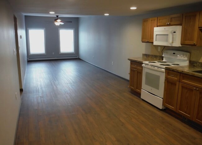 Building Photo - 128 Glen St Unit 1