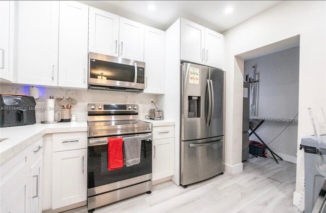 Photo - 240 SW 71st Ave