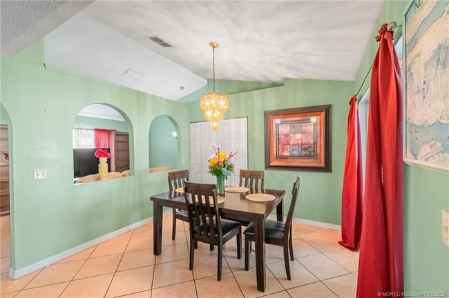 Photo - 556 SW Buswell Ave