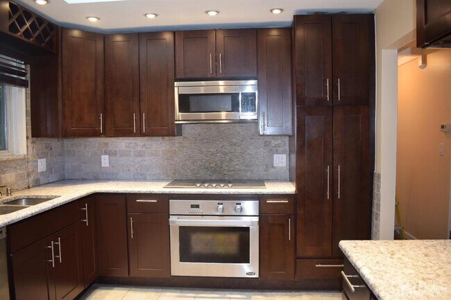 Photo - 13 Pinter Ln