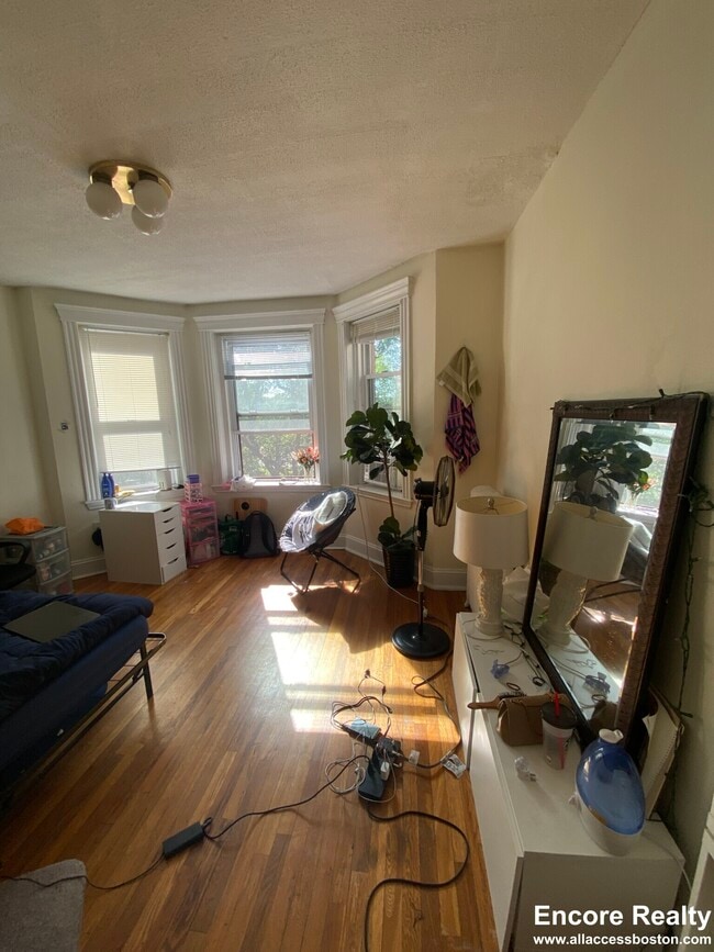 Photo - 364 Riverway Unidad 23