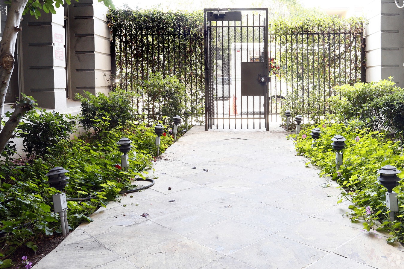 Courtyard - Arwyn Manor Apartments...New York Style..Newly Remodeled Apartments...Hardwood Floors! CALL NOW!