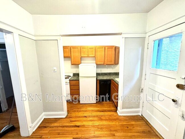 Photo - 1055 W Dakin St Unidad 1