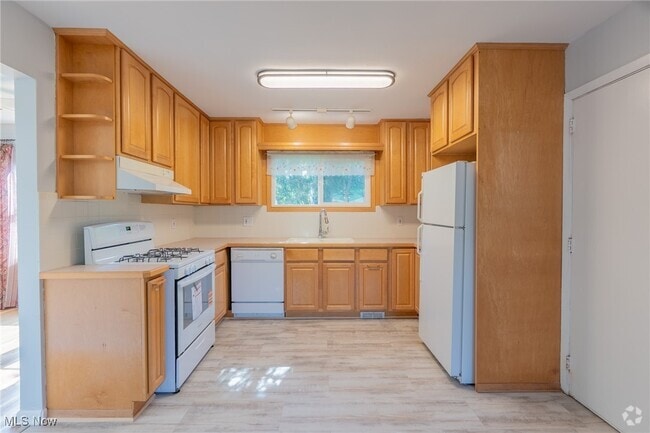 Building Photo - 24457 Tunbridge Ln Rental