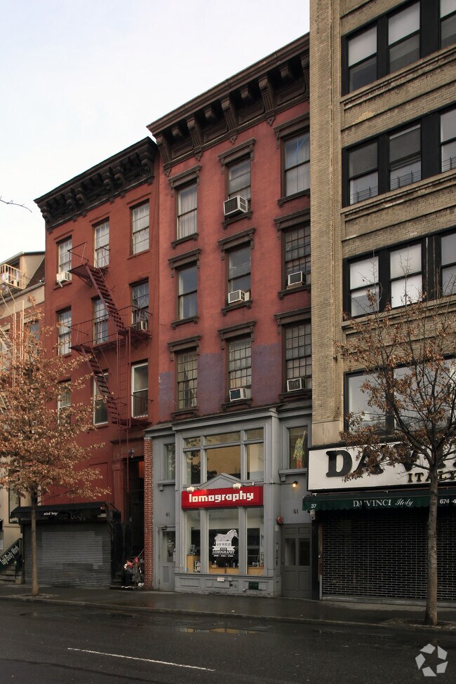 Photo - 41 W 8th St