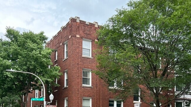 Building Photo - 1122 W Wellington Ave Rental
