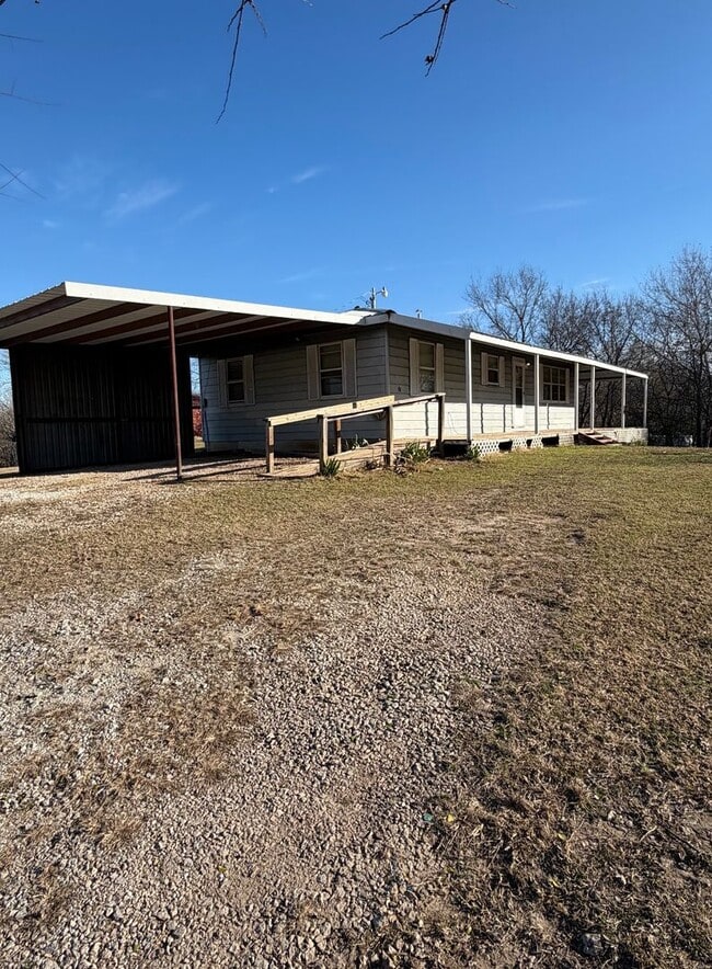 Building Photo - 3 bedroom 1 bath country home