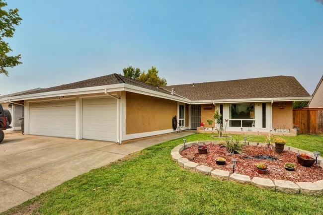 Building Photo - 4940 Buffwood Way