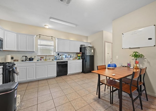 Photo - 1118 Linden St