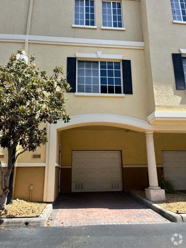 Building Photo - 5238 W Kennedy Blvd Rental