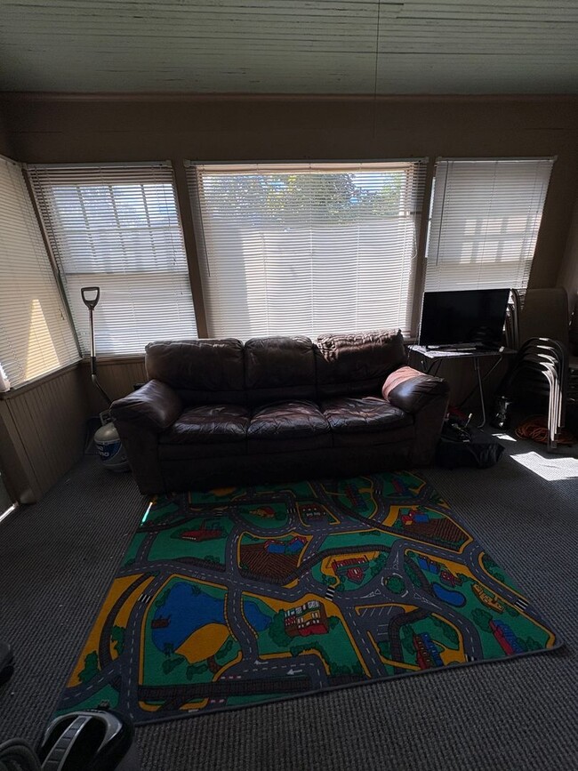 Photo - 4 Bedroom 2 Bathroom Near Campus Unit 403