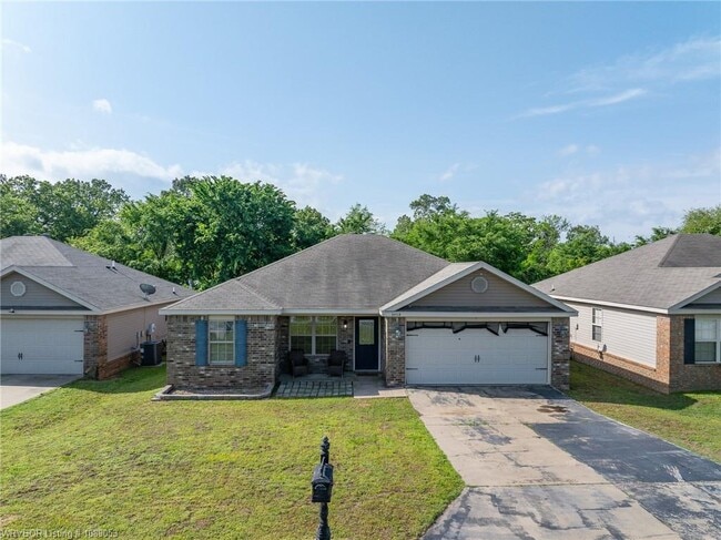 Photo - 2409 Crestview Ln