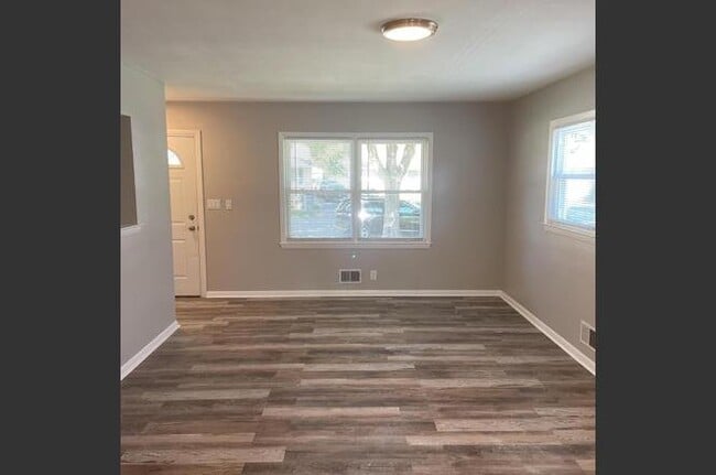 Photo - 6923 W Tallmadge Pl