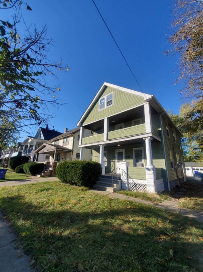 Building Photo - 15815 Parkgrove Ave Unit UP - 15815 PARKGROVE AVE