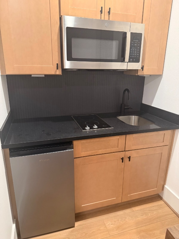 Building Photo - 1901 S Victory St