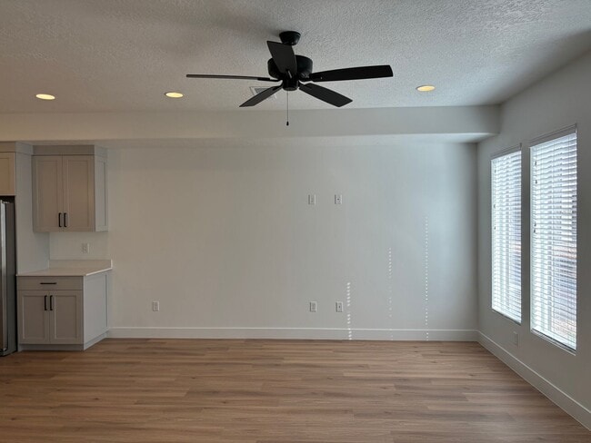 Photo - Woodland Estates Townhome! - END UNIT!!