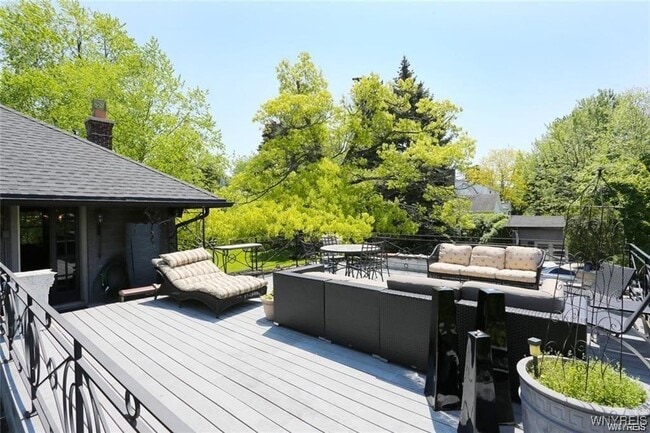 Photo - 72 N Long St