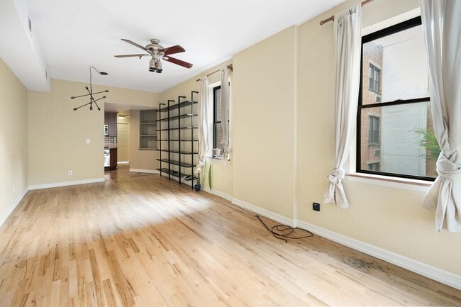 Building Photo - 343 Varick St Unit 3A Rental