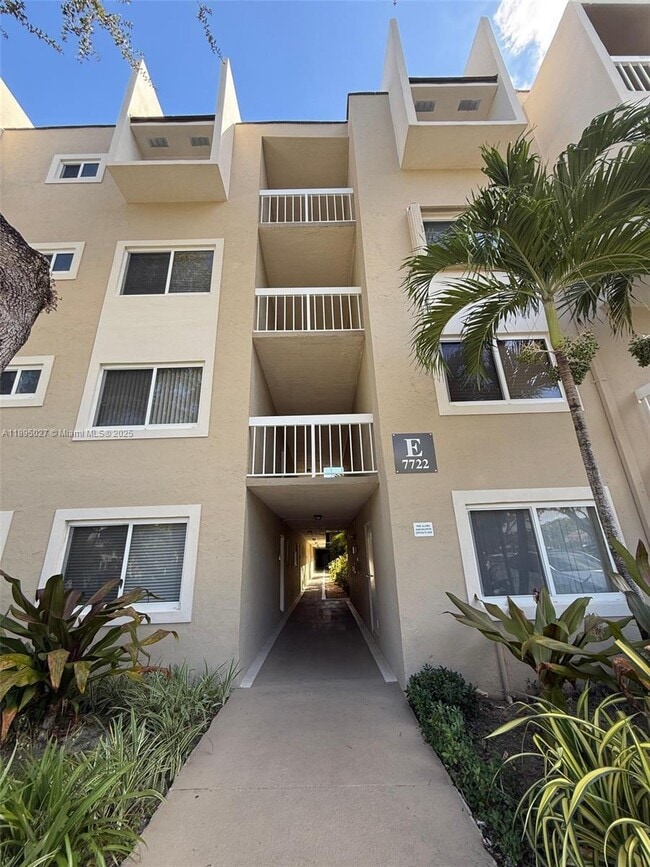 Building Photo - 7722 Camino Real Unit E-219