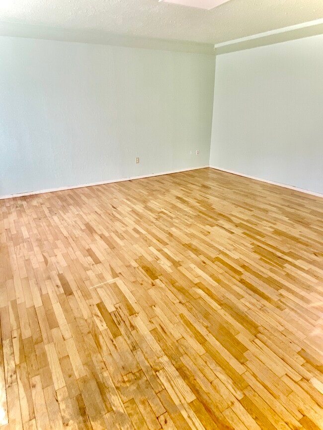 Photo - 4813 S Pine St