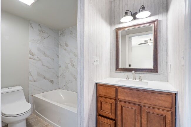 Photo - 801 Young Ave NW