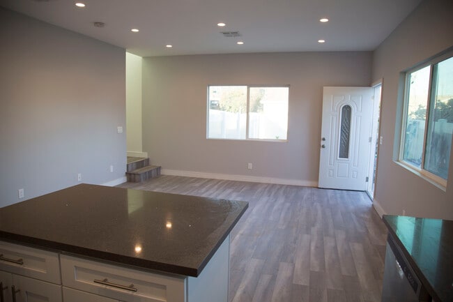 Photo - 6708 Morella Ave