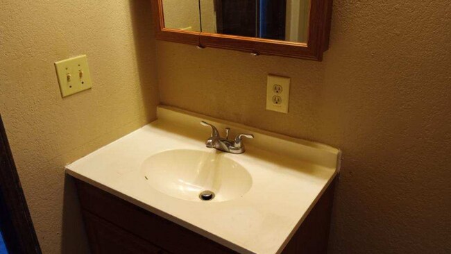 Photo - 902 Cynthia St Unidad 17