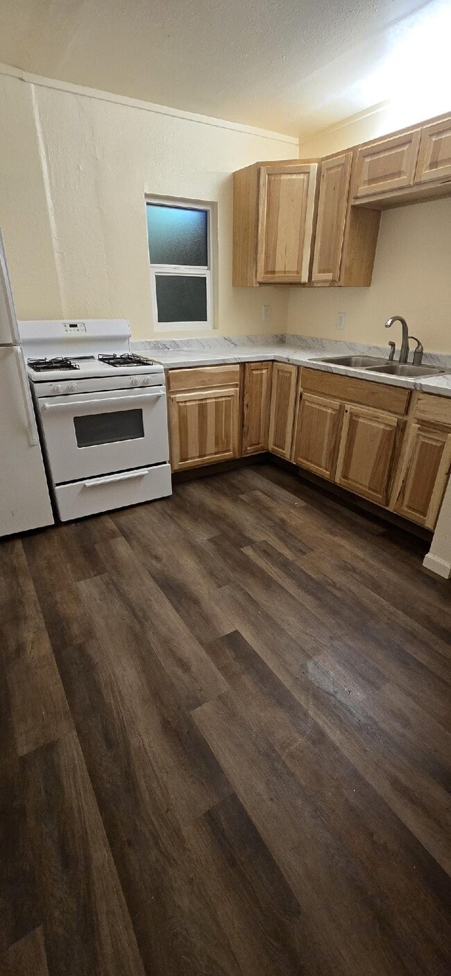 Photo - 405 W Oak St Unit A