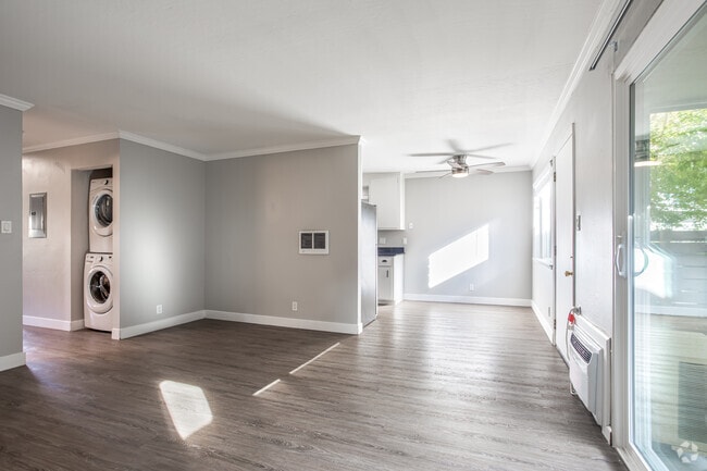 3BR, 1.5BA - Redwood