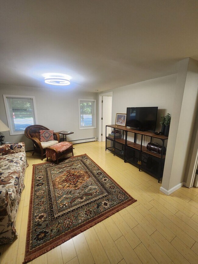 Photo - Charming Cottage-Style Home for Rent in Or...
