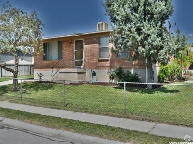 Building Photo - 8177 Darin St Unit Downstairs Rental