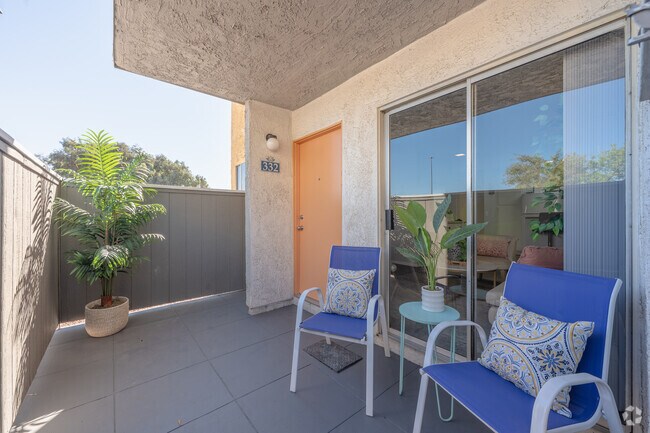 Studio - 465SF - Patio