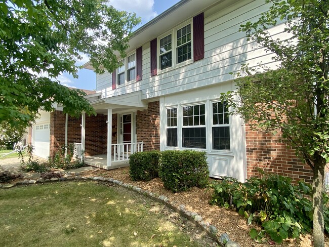 Building Photo - 2240 Delaware Dr