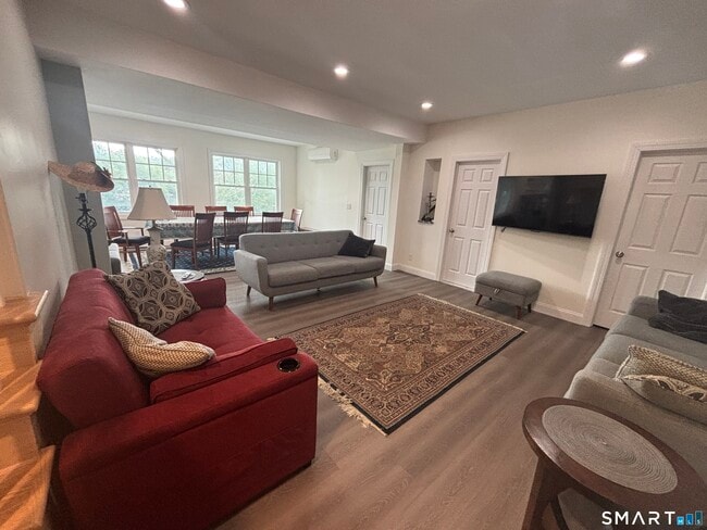 67 Lake Dr