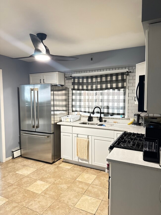 ¡Nevera con monograma! - 5326 S 72nd Ct Unidad #1