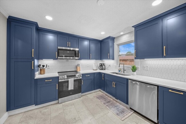 Photo - 120 Holland St