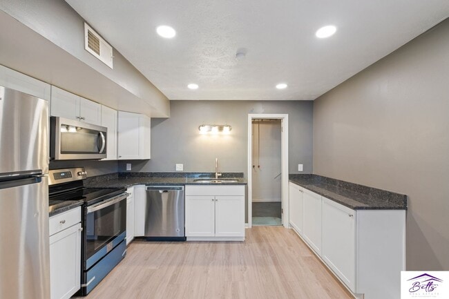 Photo - 3012/3014 Menke Cir Unit 3014M
