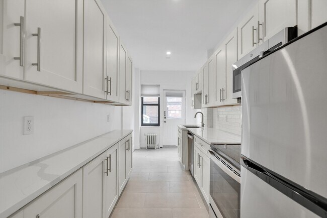 145 Englewood Ave Unit 4
