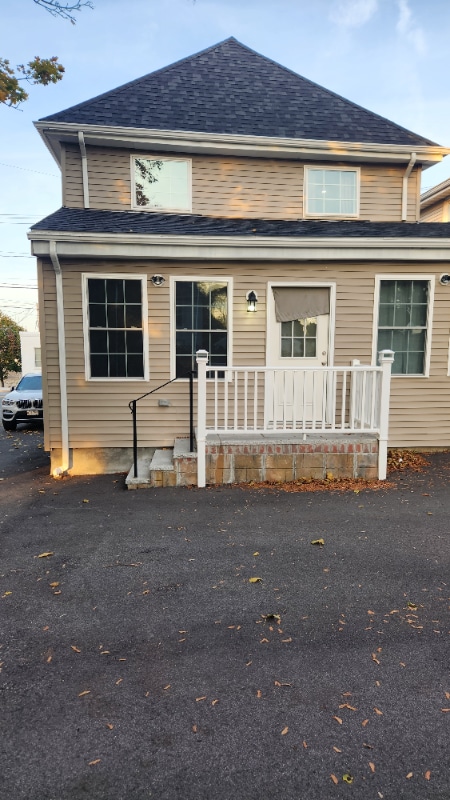 Building Photo - 300 Quincy Ave