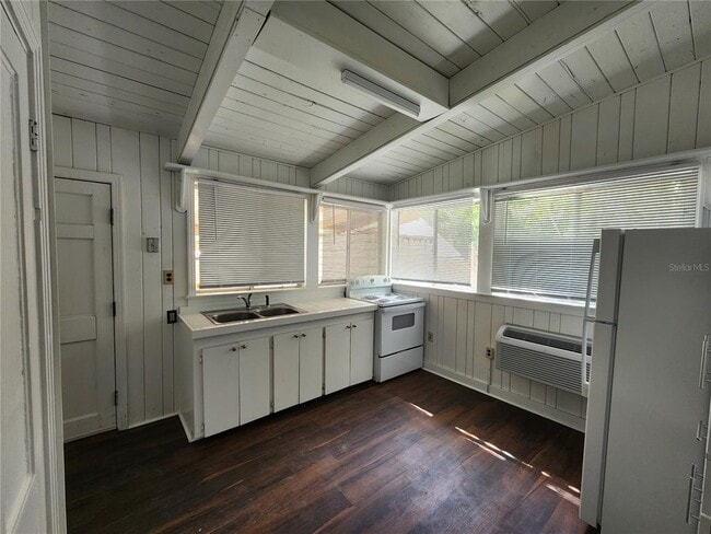 Photo - 120 SE 7th St Unit 4